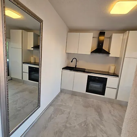 Amani Apartmens Vir
